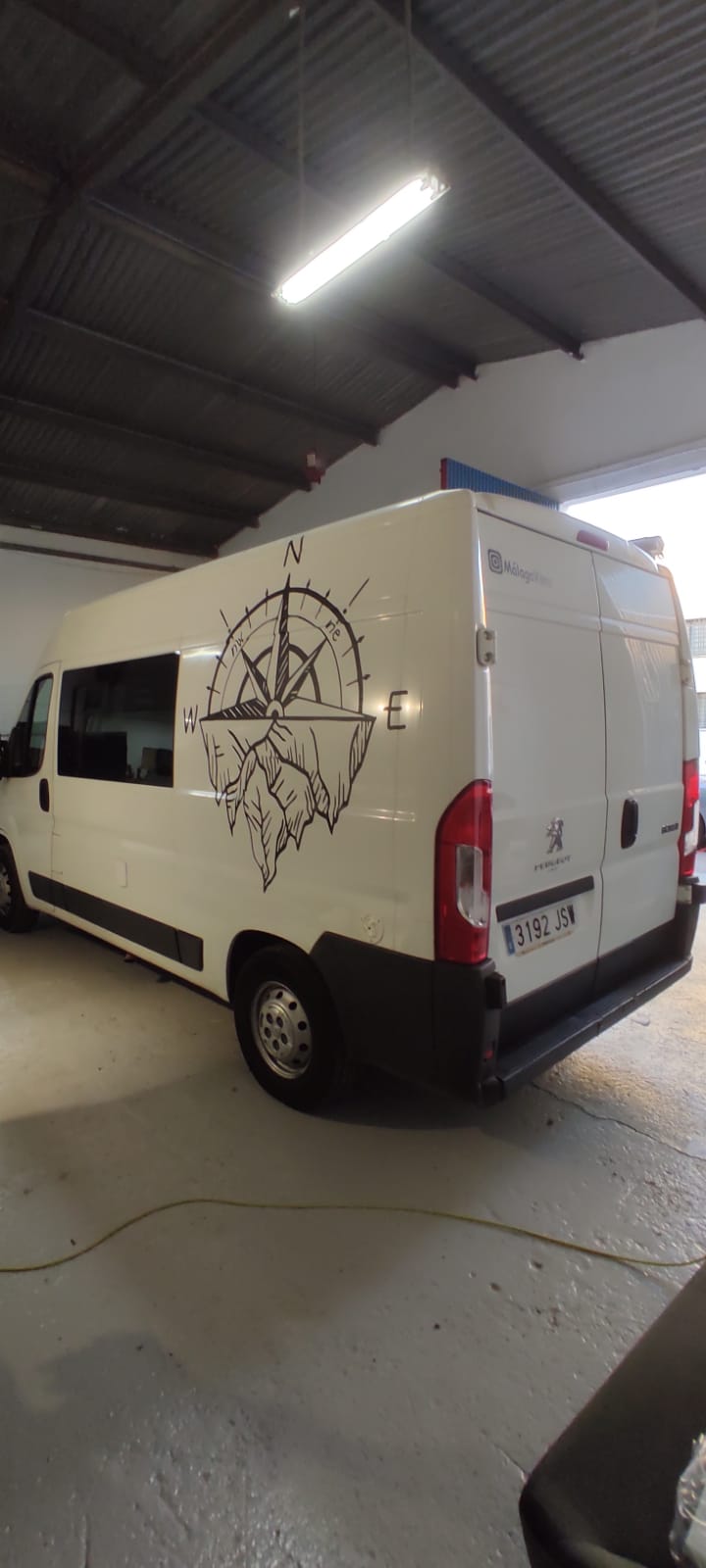 Peugeot Boxer Furgon 335 L2H2 2.2 HDI 130cv año 2017 176.000 km