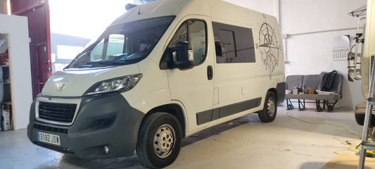 Peugeot Boxer Furgon 335 L2H2 2.2 HDI 130cv año 2017 176.000 km